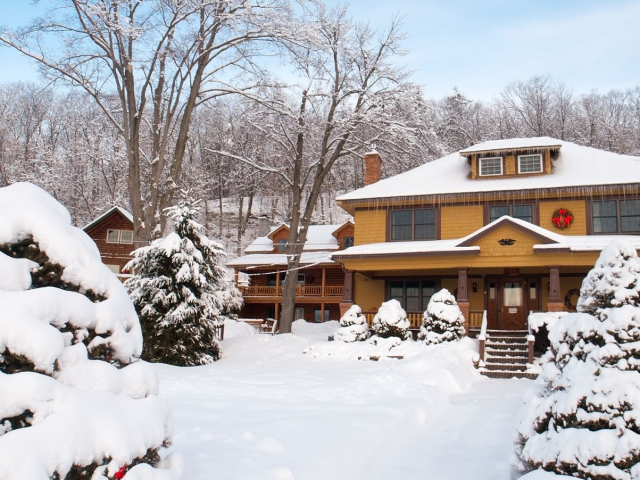 A snow lined path to the Country Inn